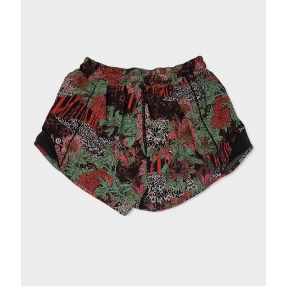 Size 4 - Lululemon Hotty Hot Short II *Long 4"